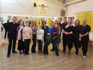 Gruppenfoto mit dem Aufnahmeteam von Sat1 Sport in Bayern